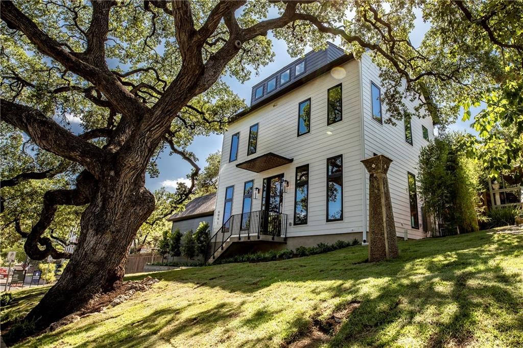 View 606 Augusta Ave Unit #1 in MLS Area 1B 606 Augusta Ave Unit #1 - property photo 1 - Luxury home in MLS Area 1B, Austin, TX
