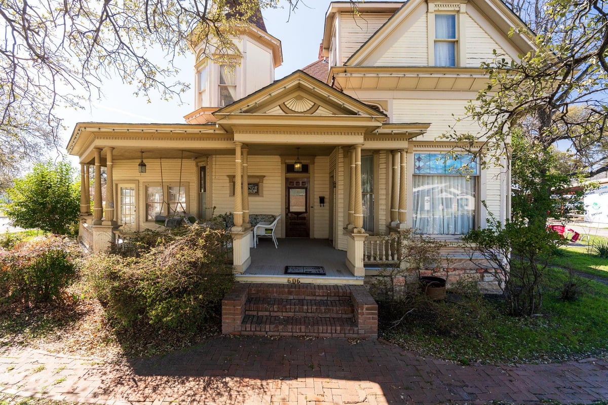 Kitchen at 606 S Key Ave - L S C 1st, Lampasas, TX
