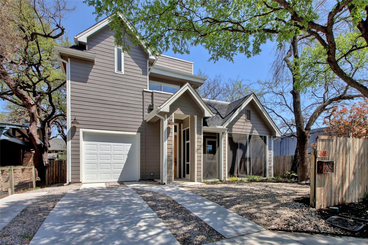 View 606 W 32nd St Unit #1 & 2 in Gypsy Grove 606 W 32nd St Unit #1 & 2 - front exterior - Luxury home in Gypsy Grove, Austin, TX