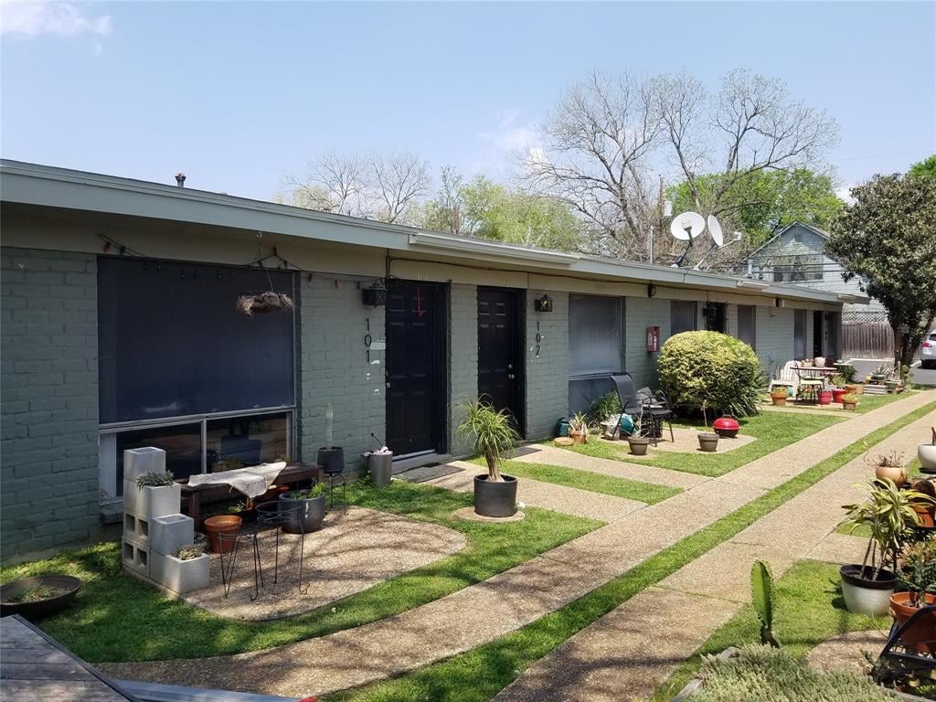 View 606 W 51st ST Unit #102 in Edgefield Add 606 W 51st ST Unit #102 - property photo 1 - Luxury home in Edgefield Add, Austin, TX