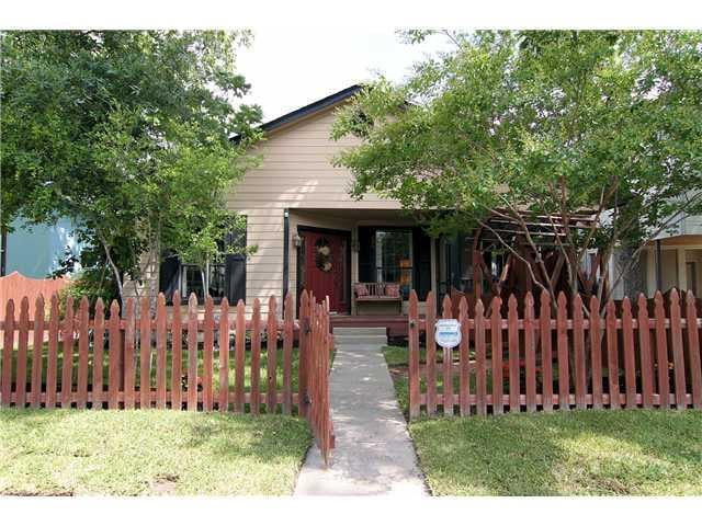 View 606 W Live Oak St in Bouldin South Ext 606 W Live Oak St - property photo 1 - Luxury home in Bouldin South Ext, Austin, TX