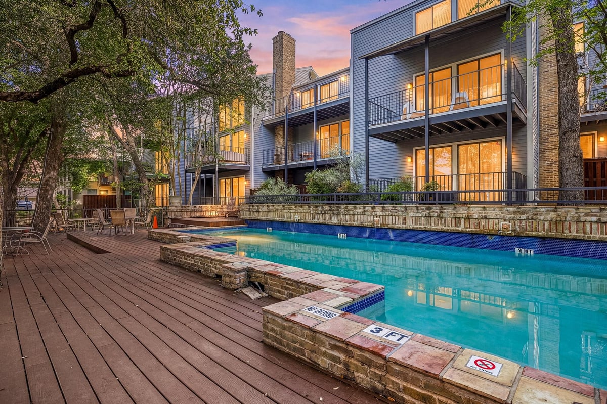View 606 W Lynn St Unit #21 in West End Condo 606 W Lynn St Unit #21 - front exterior - Luxury home in West End Condo, Austin, TX