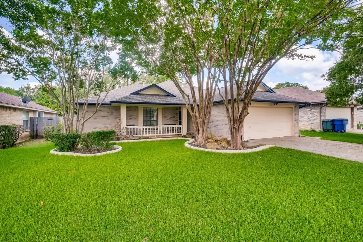 View 607 Battlecreek Ln in North Creek Sec 01 607 Battlecreek Ln - property photo 1 - Luxury home in North Creek Sec 01, Leander, TX