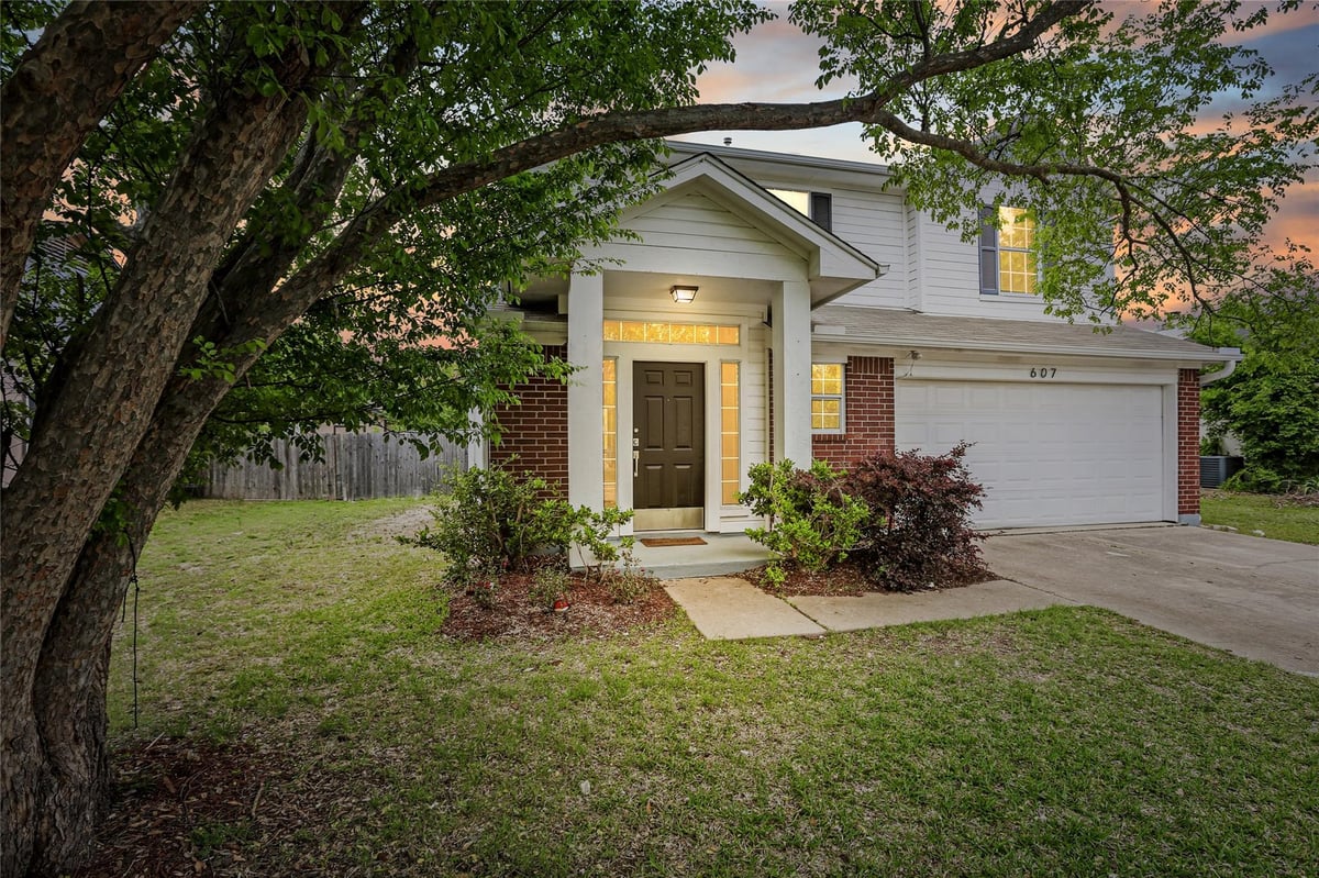 View 607 Sparkling Brook LN in North Creek Sec 03a 607 Sparkling Brook LN - front exterior - Luxury home in North Creek Sec 03a, Leander, TX
