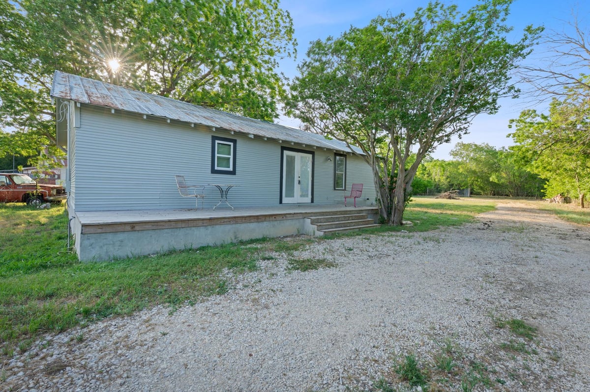 View 6071 Fm 713 in A193 6071 Fm 713 - front exterior - Luxury home in A193, Dale, TX