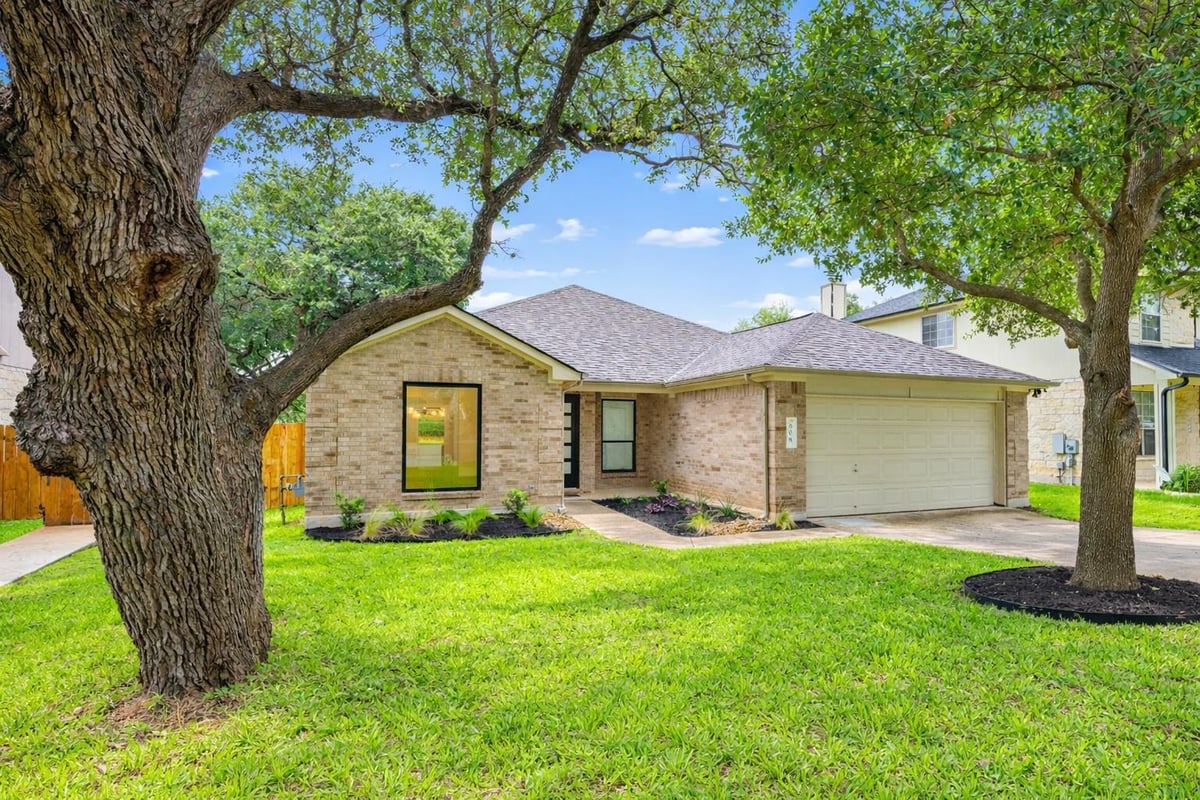View 608 Haleys Cv in Horizon Park Sec 2 608 Haleys Cv - front exterior - Luxury home in Horizon Park Sec 2, Leander, TX