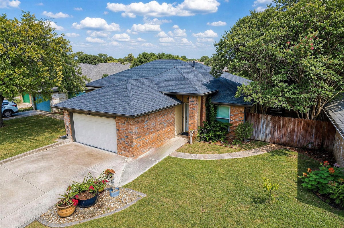 View 608 Saunders DR in Settlement Sec 01 608 Saunders DR - property photo 1 - Luxury home in Settlement Sec 01, Round Rock, TX
