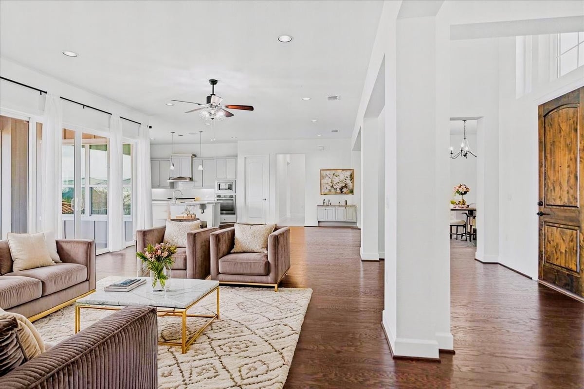 Living area at 609 Dancing Oak Ln - 3 bed 3 bath home