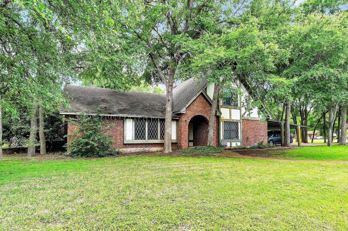View 609 Deerfoot Dr in Dove Creek Sec 02 609 Deerfoot Dr - front exterior - Luxury home in Dove Creek Sec 02, Round Rock, TX