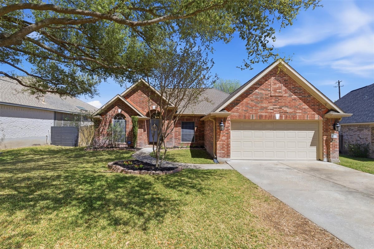 View 609 Indian Run Dr in Club At Wells Point Ph A Sec 609 Indian Run Dr - front exterior - Luxury home in Club At Wells Point Ph A Sec, Pflugerville, TX