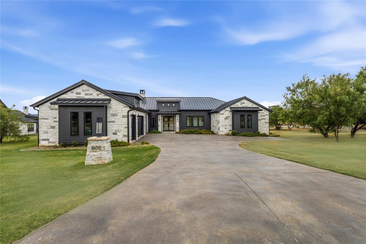 609 Paintbrush - property photo 1 - Luxury home in Summit Rock, Horseshoe Bay, TX