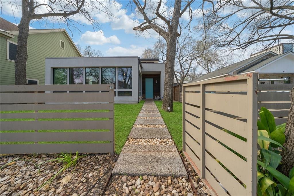 View 609 W Live Oak St in Bouldin Creek 609 W Live Oak St - property photo 1 - Luxury home in Bouldin Creek, Austin, TX