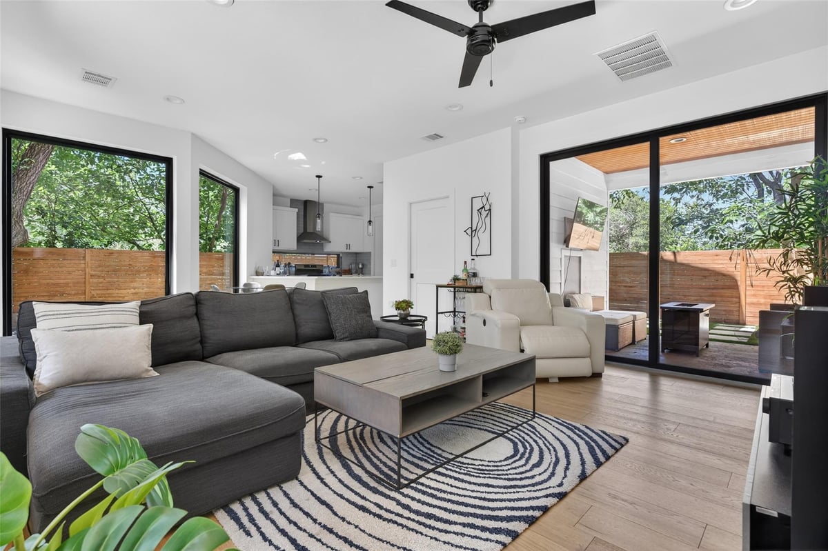 610 Clifford DR Unit #B - front exterior - Luxury home in Harkins C E, Austin, TX