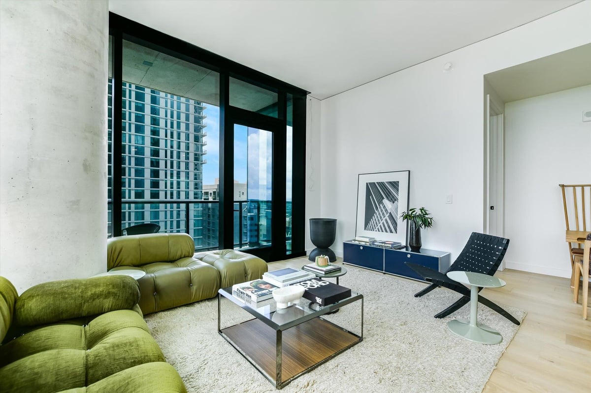 Living area at 610 Davis St Unit #1902 - 3 bed 3 bath home