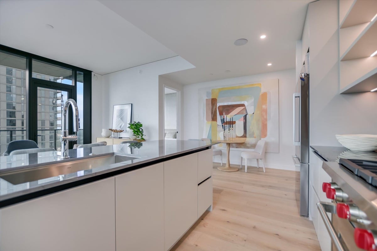Primary bedroom at 610  Davis St  #3002 - 2 bed 2 bath home