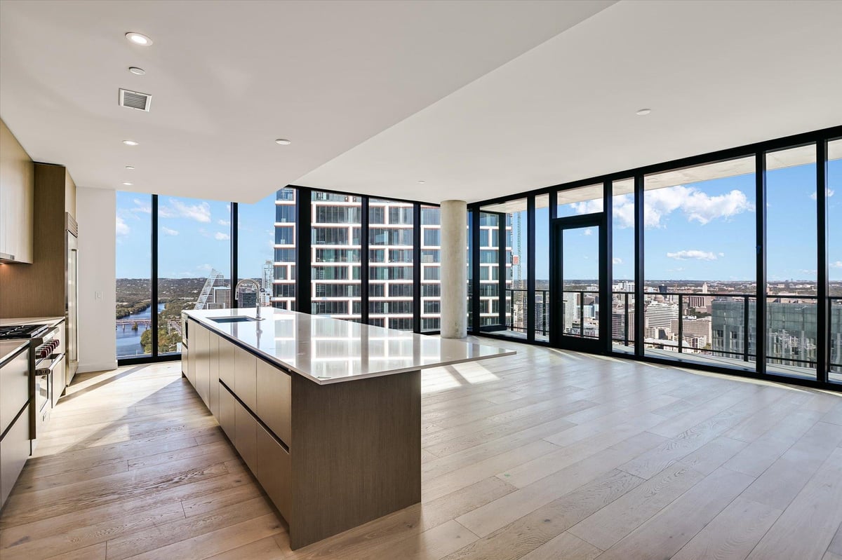 Living area at 610 Davis St Unit #4304 - 3 bed 3 bath home