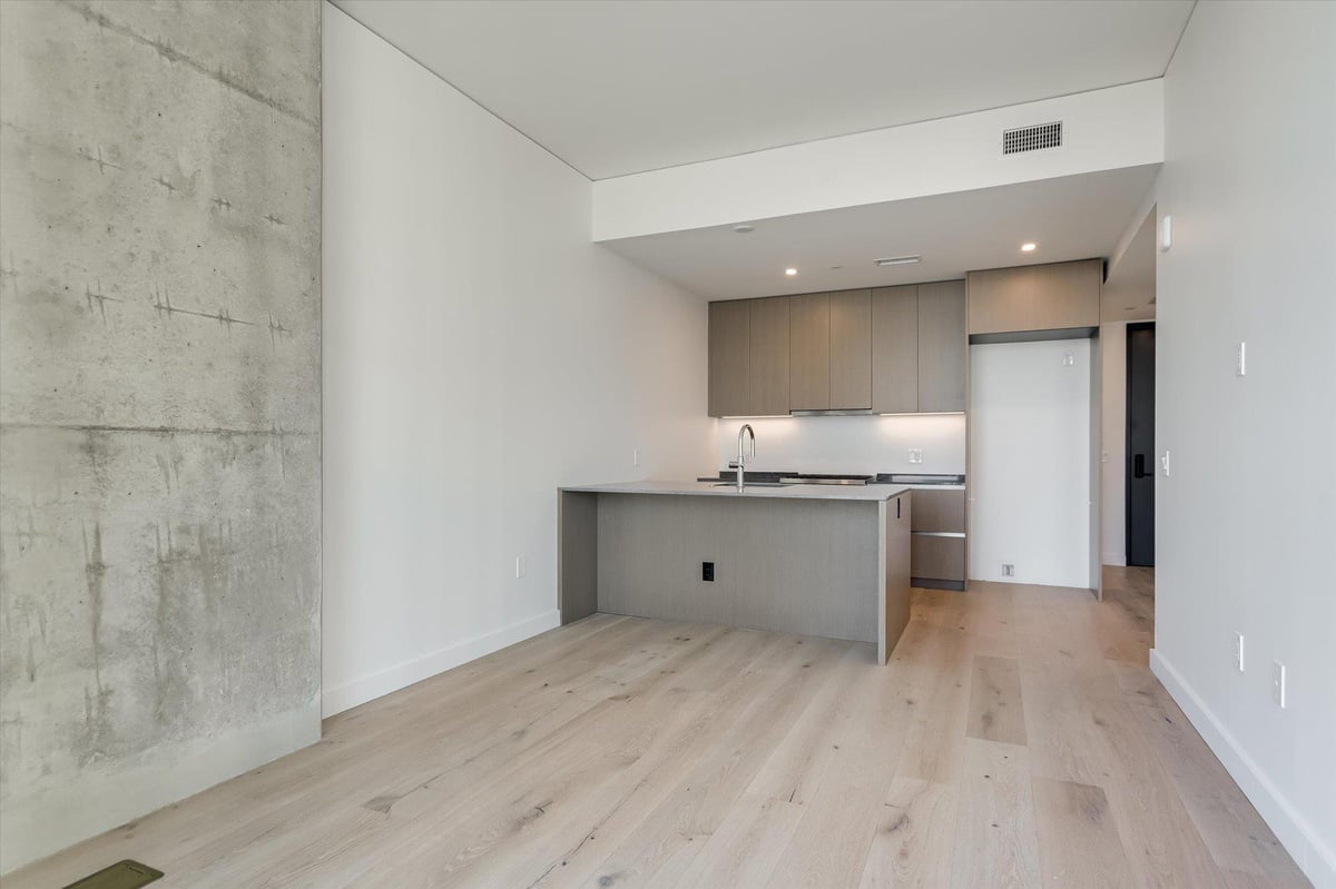 Bathroom at 610 Davis St Unit #1810 - 1 bed 1 bath home