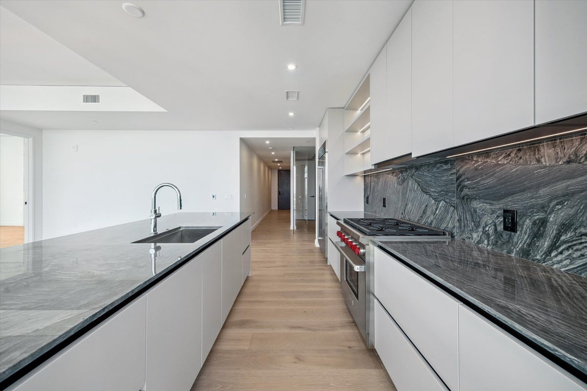 Living area at 610 Davis St Unit #4401 - 3 bed 3 bath home