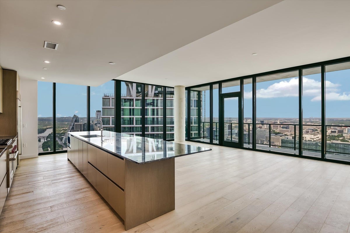 Living area at 610 Davis St Unit #4704 - 5 bed 5 bath home