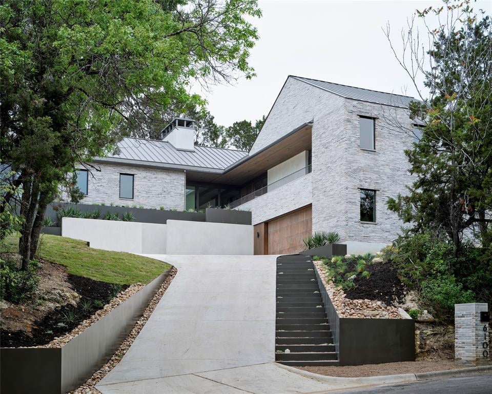 View 6100 Bon Terra Dr in SHINOAK VALLEY 6100 Bon Terra Dr - property photo 1 - Luxury home in SHINOAK VALLEY, Austin, TX