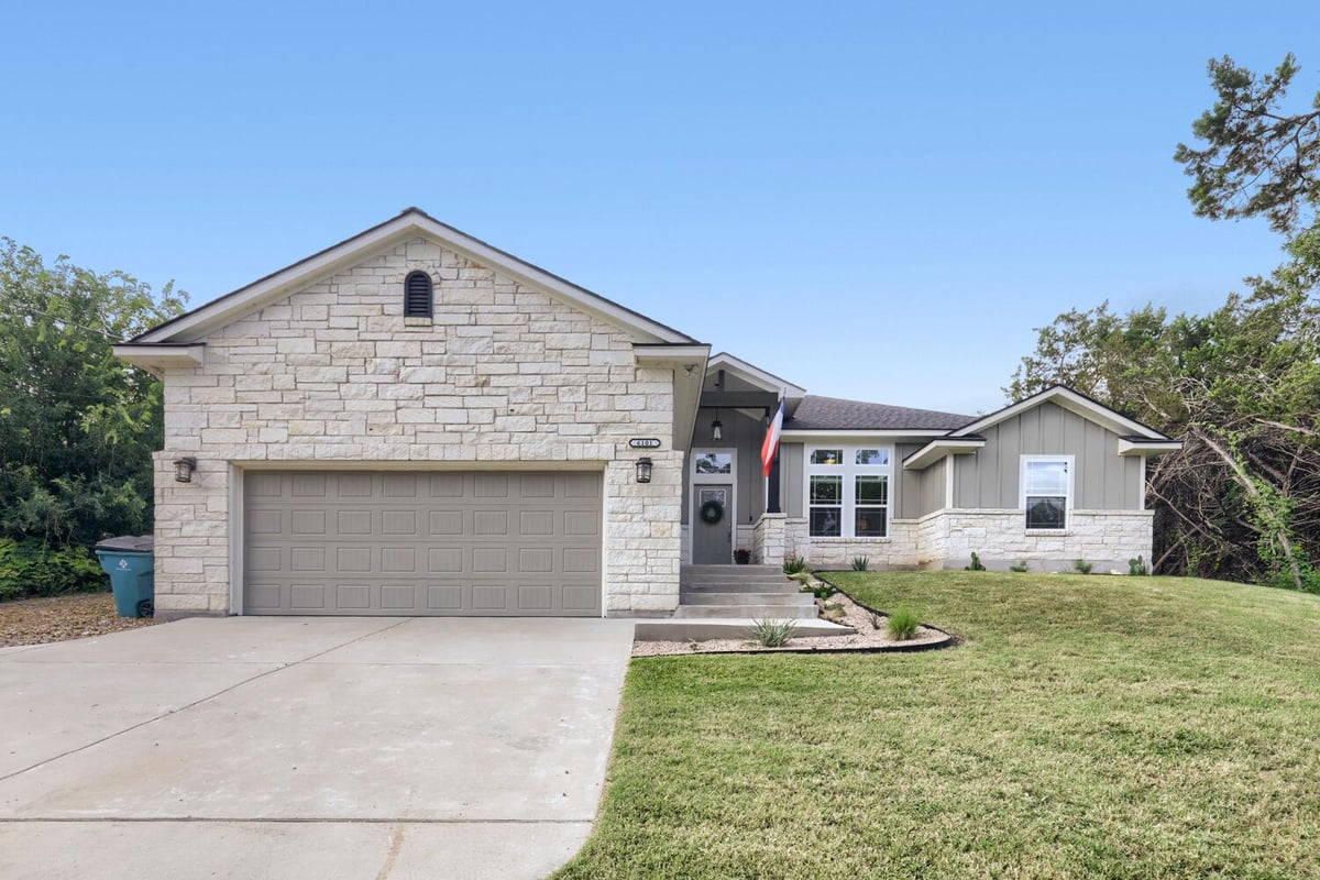 View 6101 Cimmaron TRL in Lago Vista Sec 02 6101 Cimmaron TRL - front exterior - Luxury home in Lago Vista Sec 02, Lago Vista, TX