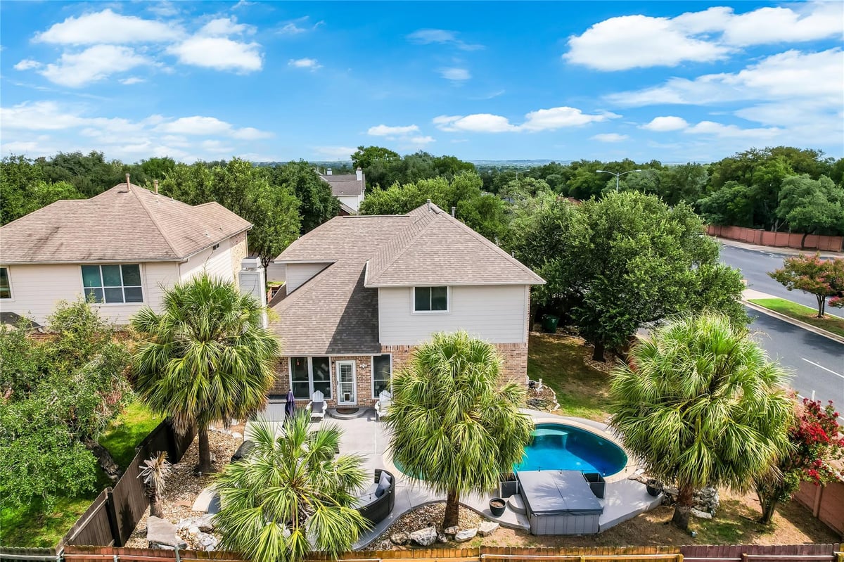 View 6101 Salcon Cliff DR in Village At Western Oaks Sec 16 6101 Salcon Cliff DR - property photo 1 - Luxury home in Village At Western Oaks Sec 16, Austin, TX