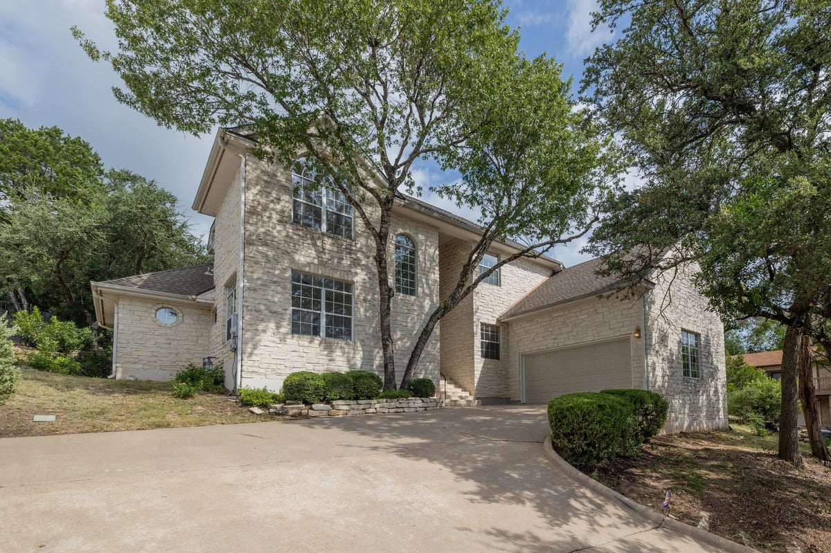 View 6102 Bon Terra DR in Shinoak Valley Sec 02 6102 Bon Terra DR - property photo 1 - Luxury home in Shinoak Valley Sec 02, Austin, TX
