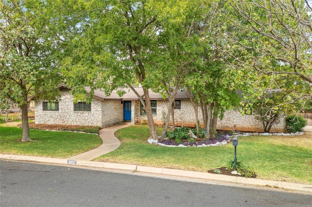 View 6102 Flatrock LN in Oak Park Resub Sec 02 & Sec 03 6102 Flatrock LN - front exterior - Luxury home in Oak Park Resub Sec 02 & Sec 03, Austin, TX