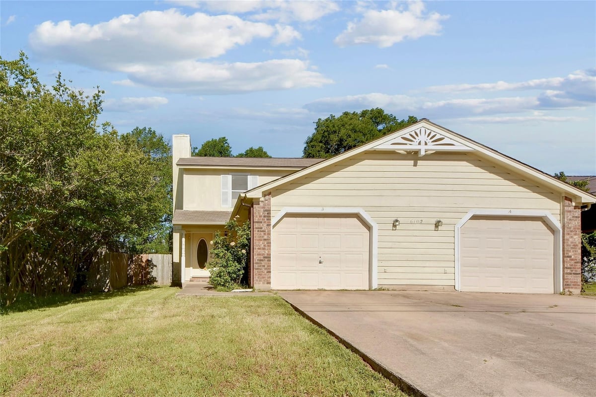 View 6102 Parkwood Dr in Oak Park Sec 01 6102 Parkwood Dr - front exterior - Luxury home in Oak Park Sec 01, Austin, TX