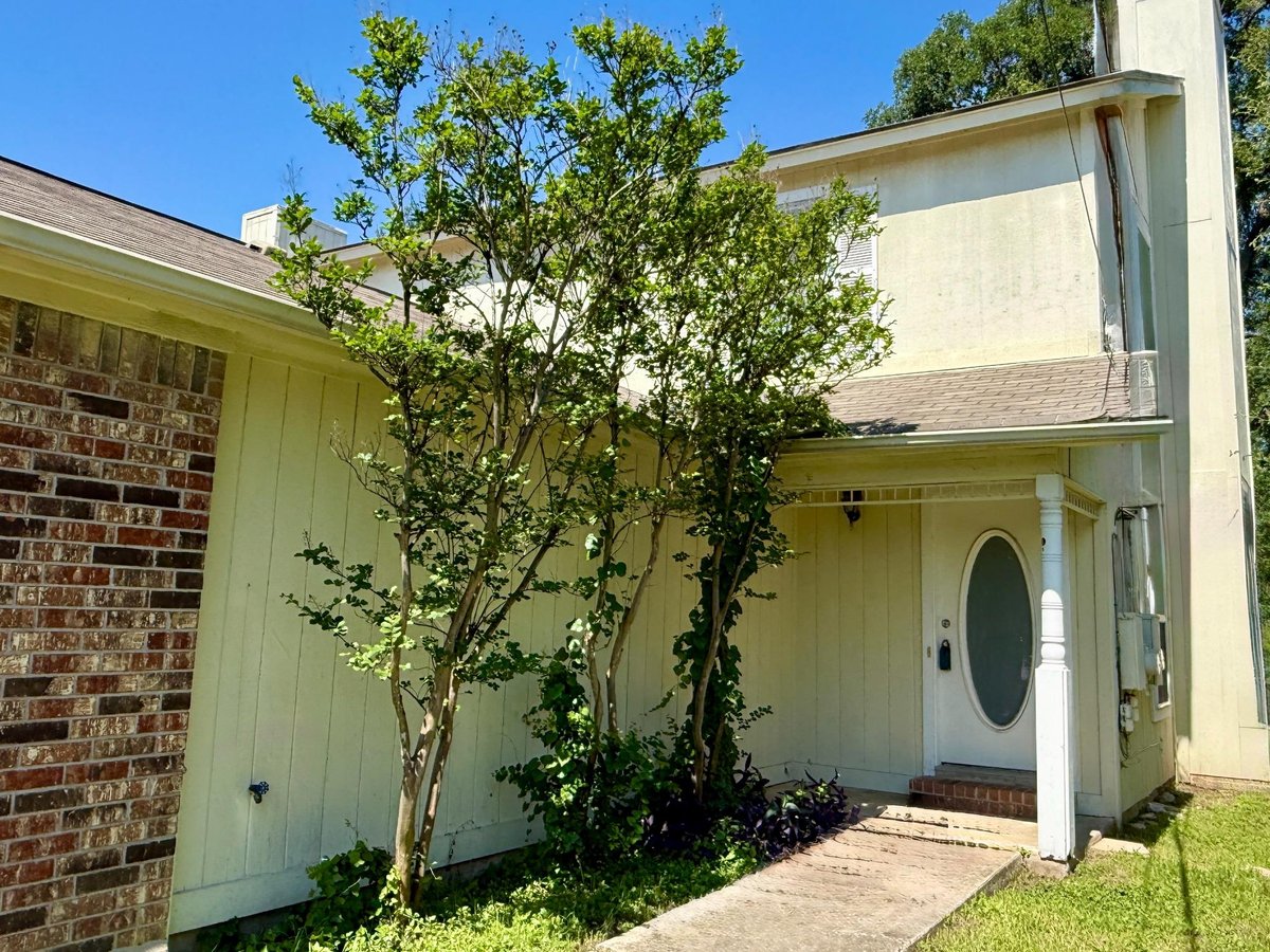 Living area at 6102 Parkwood Dr - Oak Park Sec 01, Austin, TX