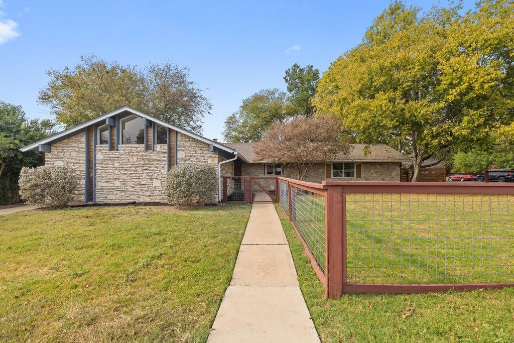 View 6102 Thames DR in Austin 6102 Thames DR - property photo 1 - Luxury home in Austin, Austin, TX