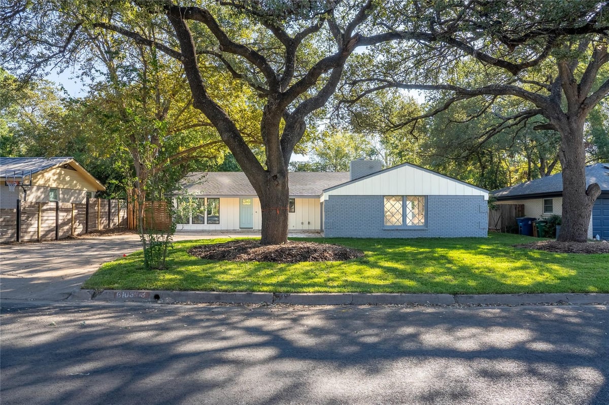 View 6103 Belfast DR in Meadowbrook Sec 01 6103 Belfast DR - property photo 1 - Luxury home in Meadowbrook Sec 01, Austin, TX