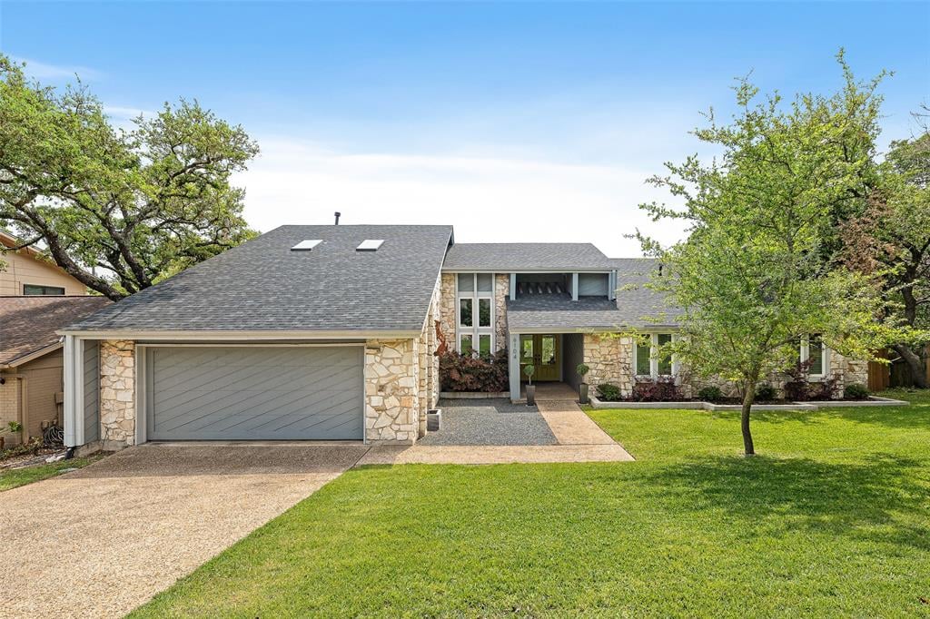 View 6104 Shadow Mountain Dr in Highland Hills Sec 10 6104 Shadow Mountain Dr - property photo 1 - Luxury home in Highland Hills Sec 10, Austin, TX