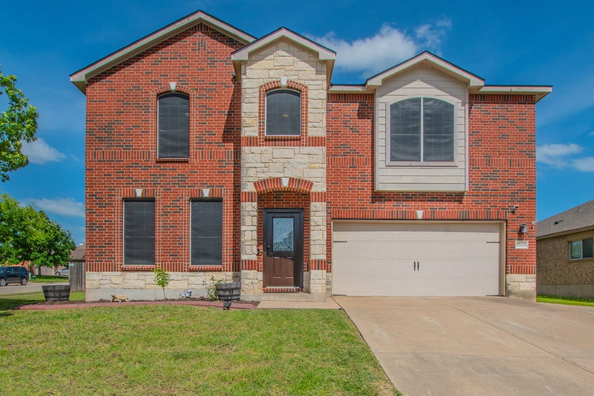 View 6106 Bridgewood DR in Bridgewood Add Ph Ii 6106 Bridgewood DR - front exterior - Luxury home in Bridgewood Add Ph Ii, Killeen, TX