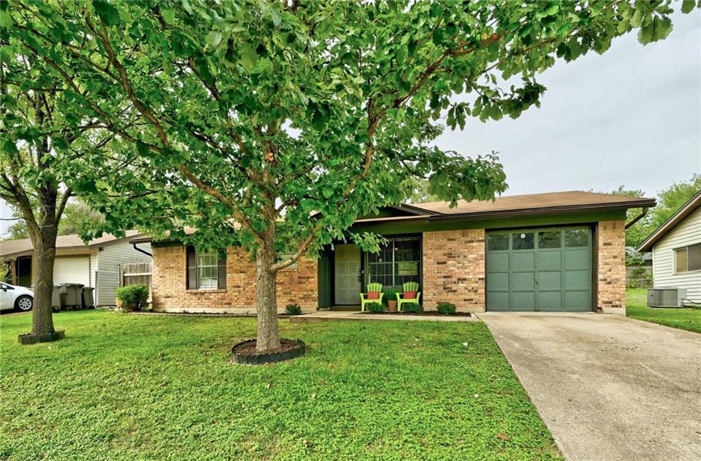 View 6106 Glen Meadow Dr in Flournoys Sweetbriar Sec 09 6106 Glen Meadow Dr - front exterior - Luxury home in Flournoys Sweetbriar Sec 09, Austin, TX