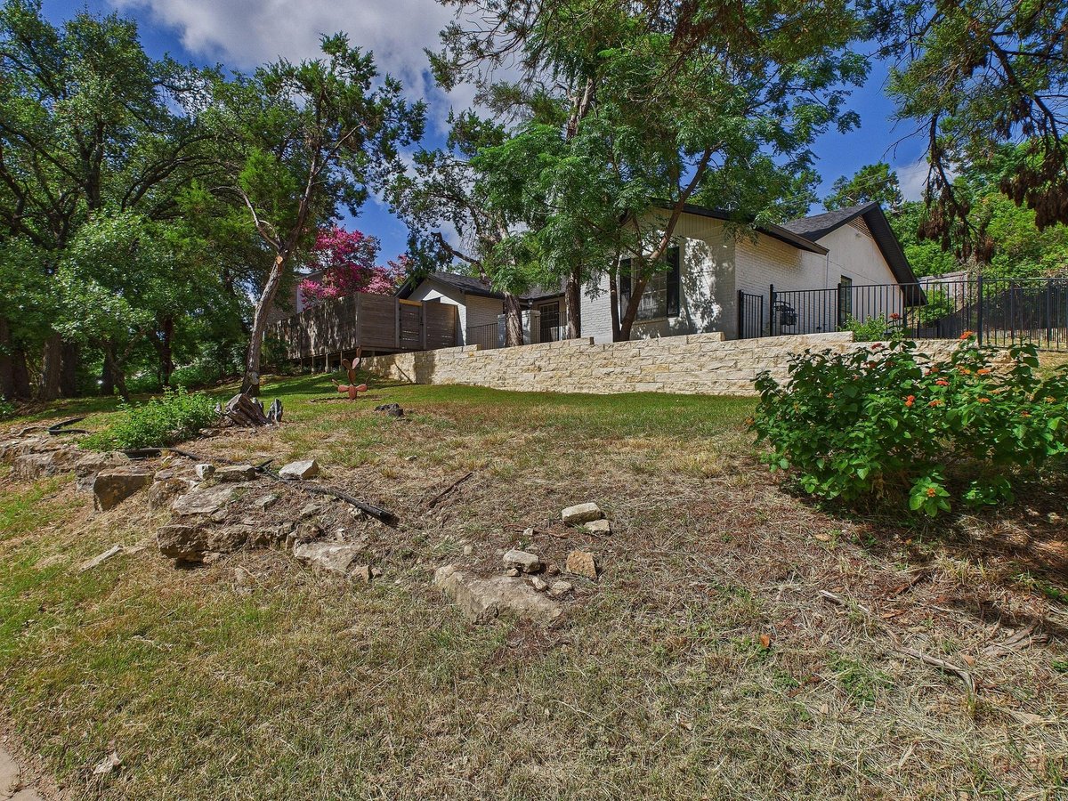 Living area at 6108 Shadow Valley Dr Unit #A & B - Highland Hills Sec 09 Ph 02, Austin, TX