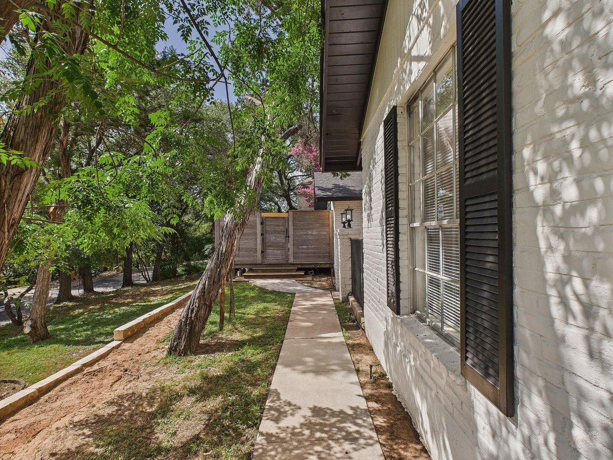Bathroom at 6108 Shadow Valley Dr Unit #A & B - Highland Hills Sec 09 Ph 02, Austin, TX