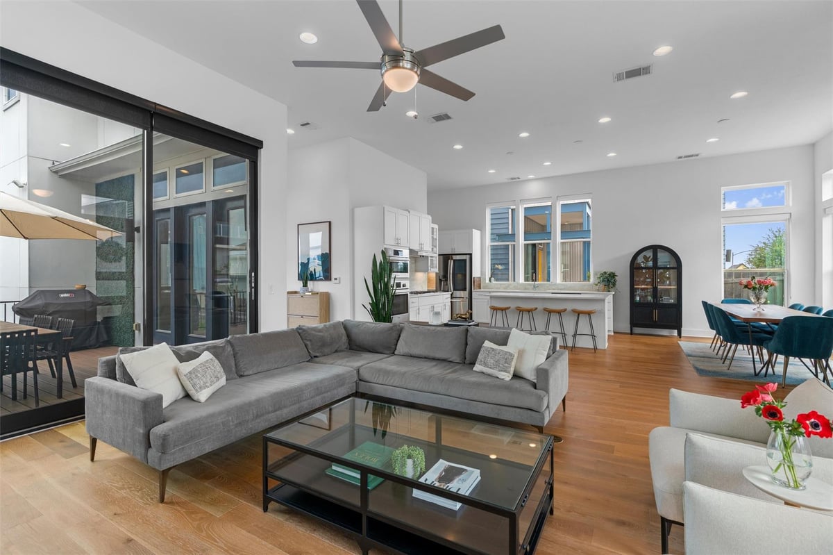 Living area at 6108 Toscana Ave - 3 bed 3 bath home