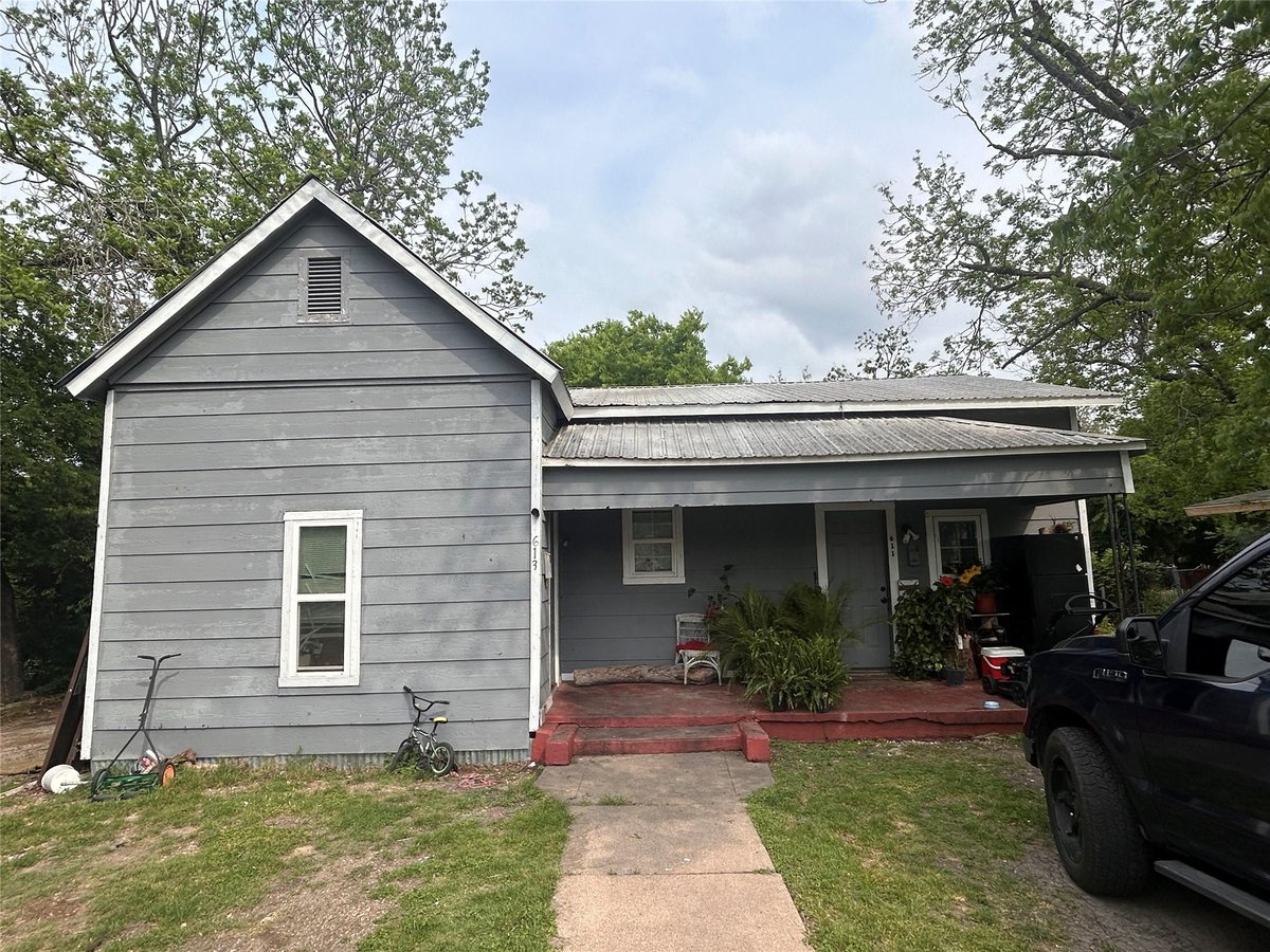 View 611-613 N 6th St in Hawkes Add 611-613 N 6th St - front exterior - Luxury home in Hawkes Add, Temple, TX