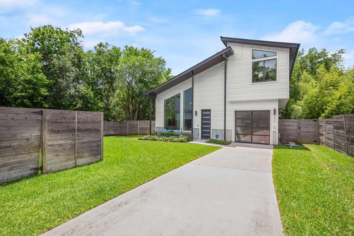 View 611 Gaylor ST Unit #2 in Gaylor Condominiums 611 Gaylor ST Unit #2 - property photo 1 - Luxury home in Gaylor Condominiums, Austin, TX