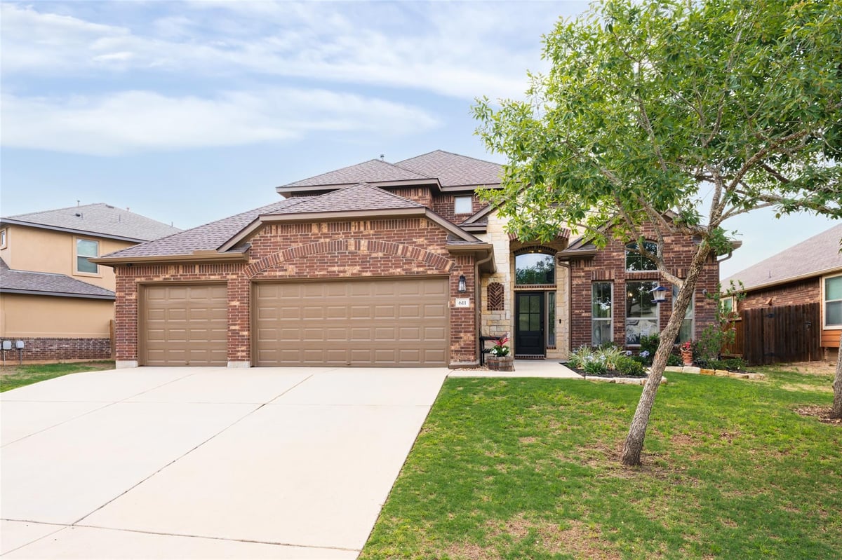 View 611 Irvin Dr in Blanco Vista 611 Irvin Dr - front exterior - Luxury home in Blanco Vista, San Marcos, TX