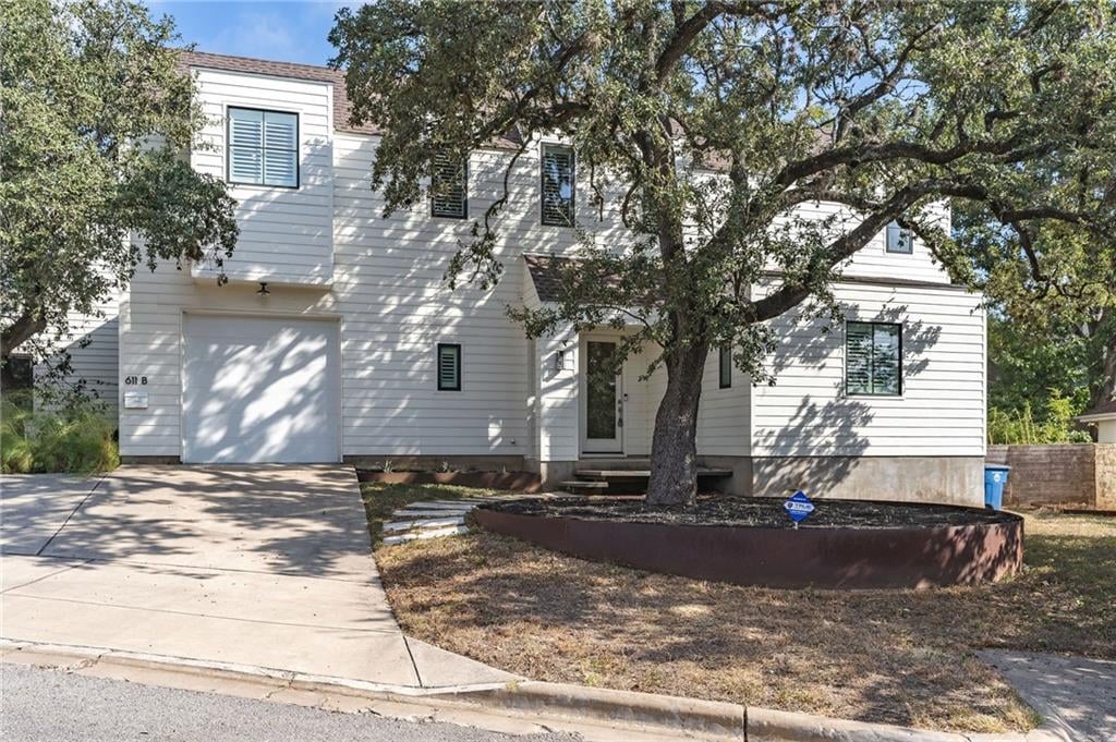 View 611 Josephine ST Unit #B in Bluff View 611 Josephine ST Unit #B - property photo 1 - Luxury home in Bluff View, Austin, TX