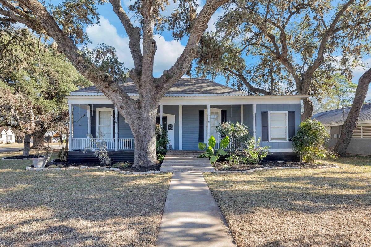 View 611 South Franklin ST in none 611 South Franklin ST - property photo 1 - Luxury home in none, La Grange, TX