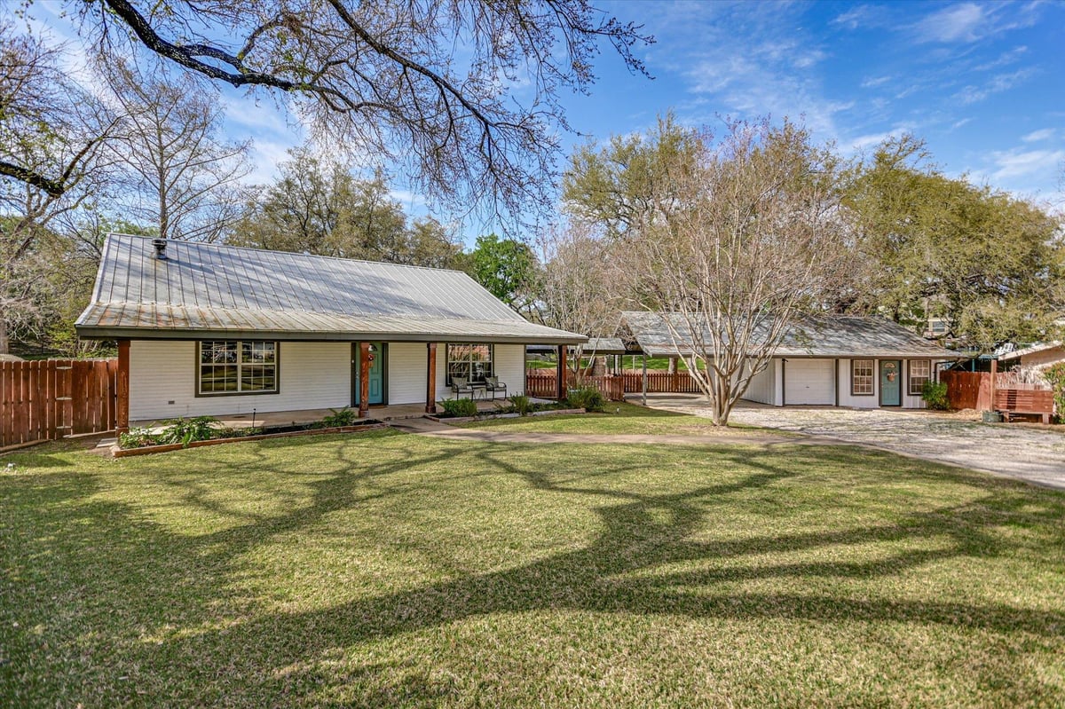 Primary bedroom at 611 Thurman Cir - 3 bed 3 bath home