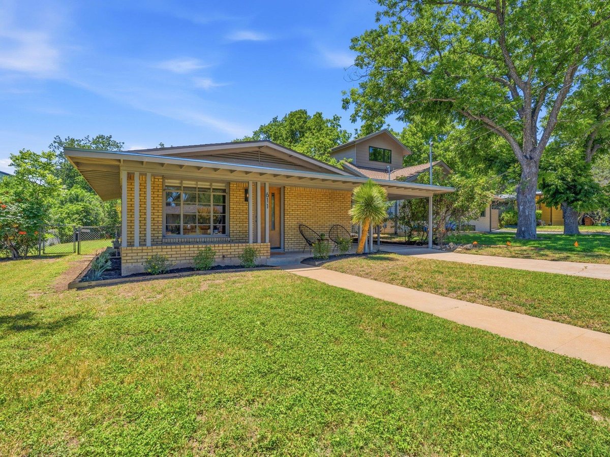 View 611 Wilmes DR in Kirk Heights 611 Wilmes DR - property photo 1 - Luxury home in Kirk Heights, Austin, TX