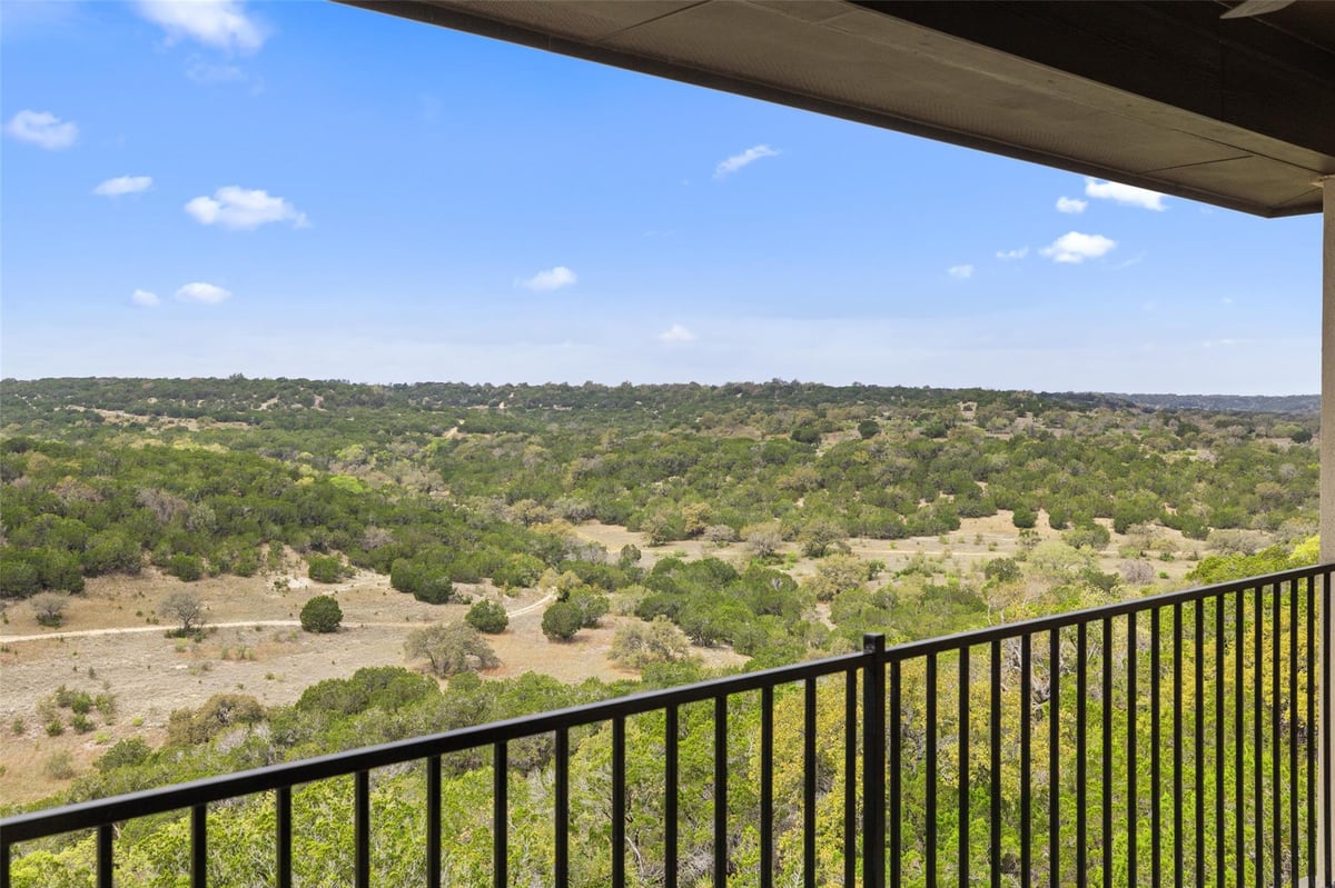 View 6112 Cuchara BND in Sweetwater Ranch Sec 2 Village N 6112 Cuchara BND - property photo 1 - Luxury home in Sweetwater Ranch Sec 2 Village N, Austin, TX