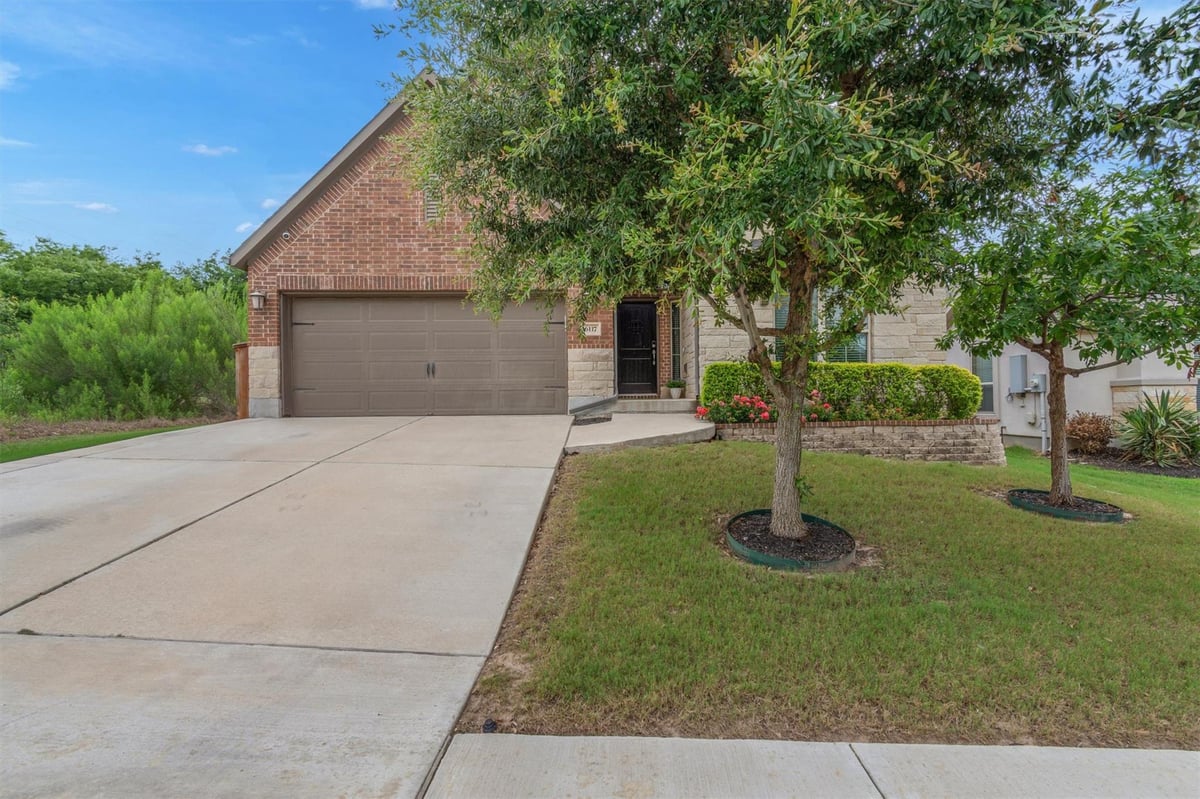 6117 Lake Teravista Way - front exterior - Luxury home in TERAVISTA, Georgetown, TX