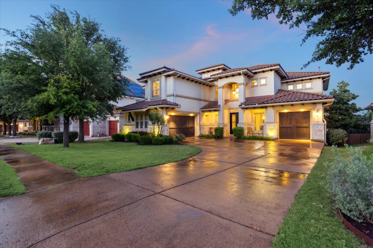 View 613 Horseback Holw in Steiner Ranch Ph 01 Sec 09 613 Horseback Holw - front exterior - Luxury home in Steiner Ranch Ph 01 Sec 09, Austin, TX