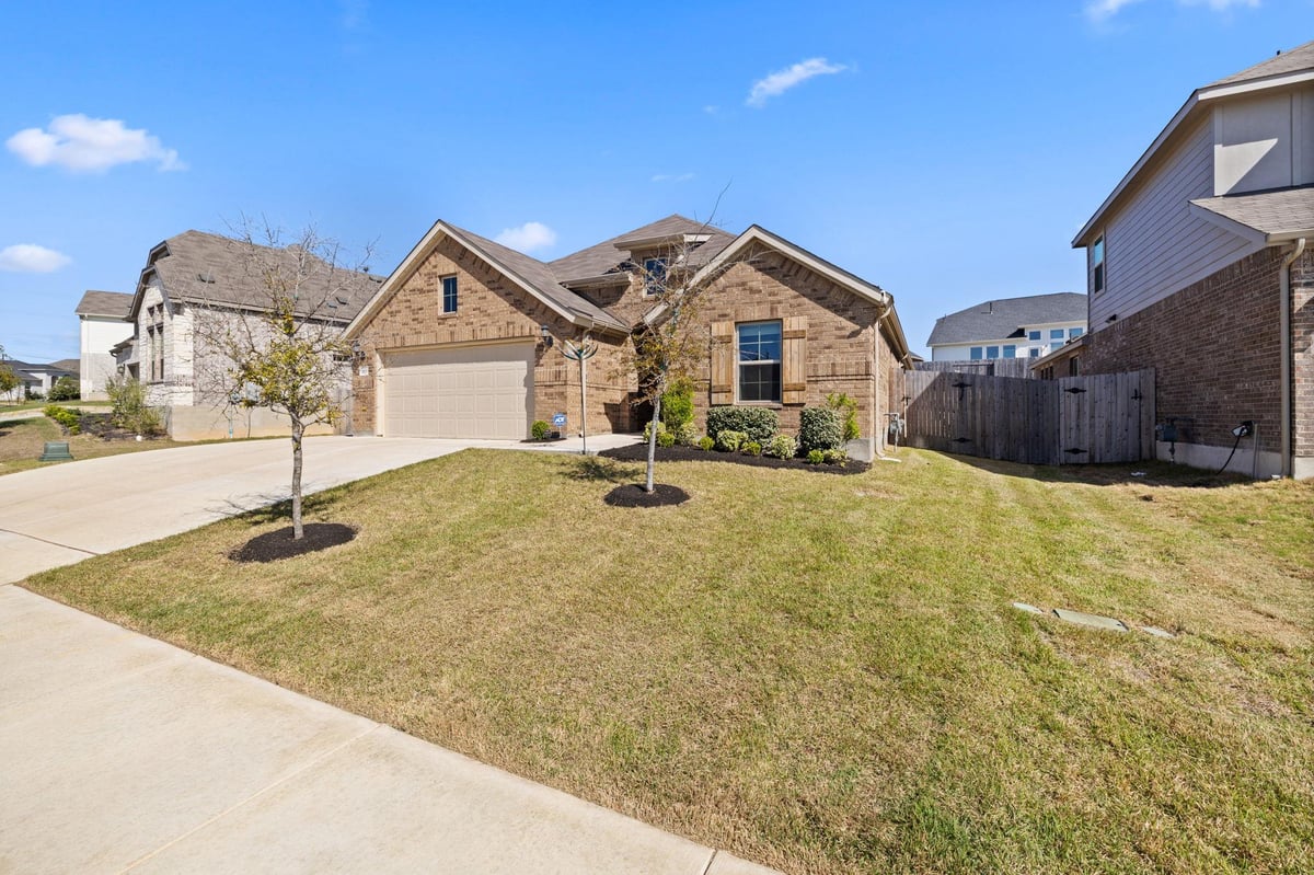 Living area at 613 Sugar Cane Rd - 4 bed 3 bath home