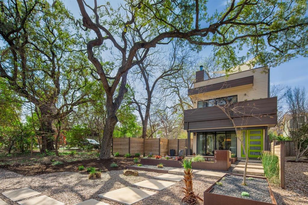 View 613 W Gibson St in South Heights, Bouldin 613 W Gibson St - front exterior - Luxury home in South Heights, Bouldin, Austin, TX